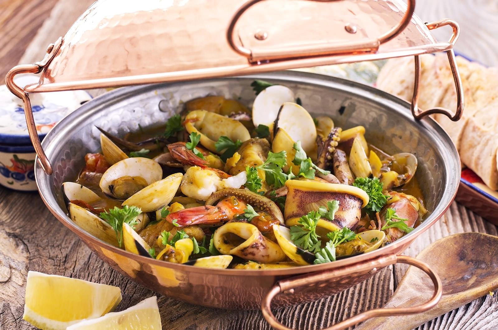 Cataplana algarvia de bivalves
